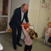 Dzień dziecka życzenia Burmistrza Zatora Mariusza Makucha dla najmłodszych