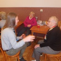 Harcerze z podolszańskiej szkoły u seniorów w Oświęcimiu